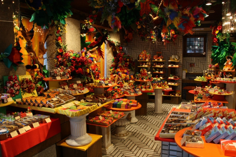 vente-BAUDUEN-min_candy_store_chocolate_shop_chocolate_switzerland-393515